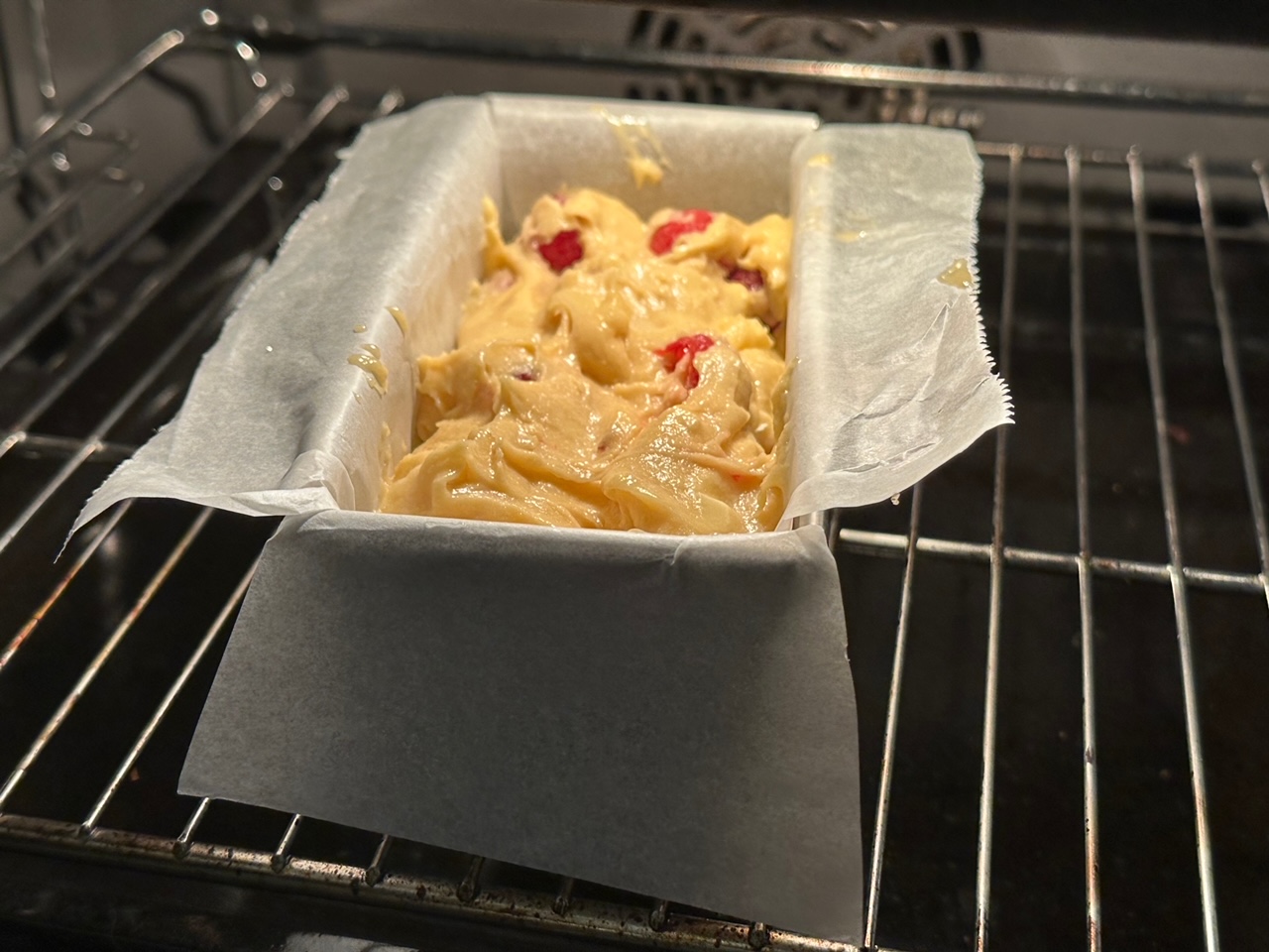 今日の献立、ラズベリーとホワイトチョコのパウンドケーキ