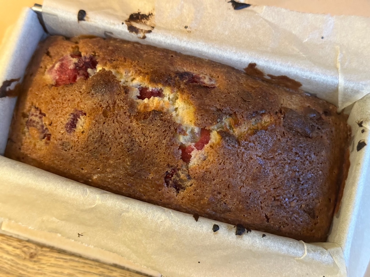 今日の献立、ラズベリーとホワイトチョコのパウンドケーキ