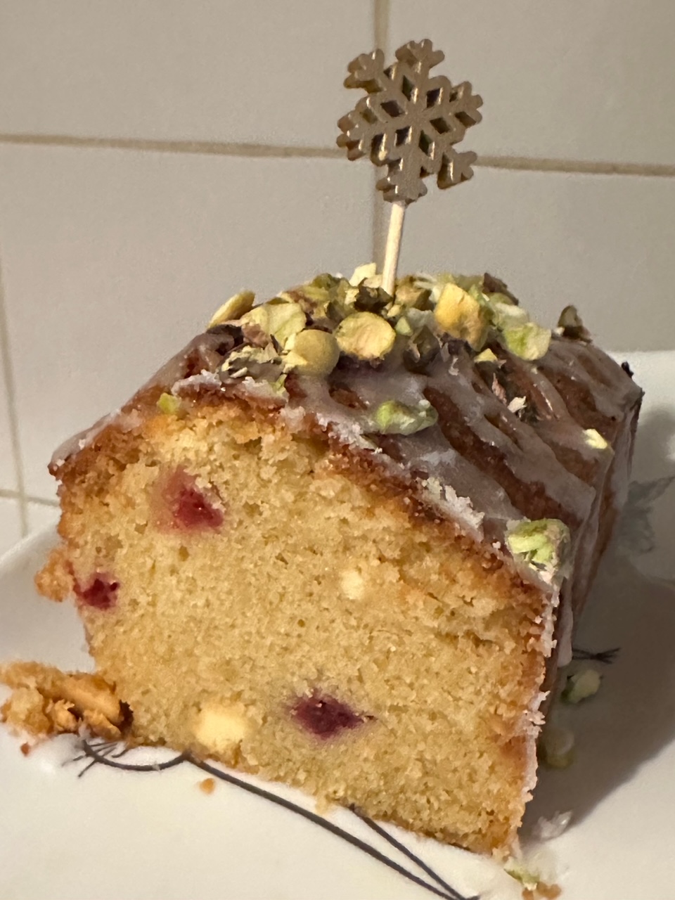 今日の献立、ラズベリーとホワイトチョコのパウンドケーキ