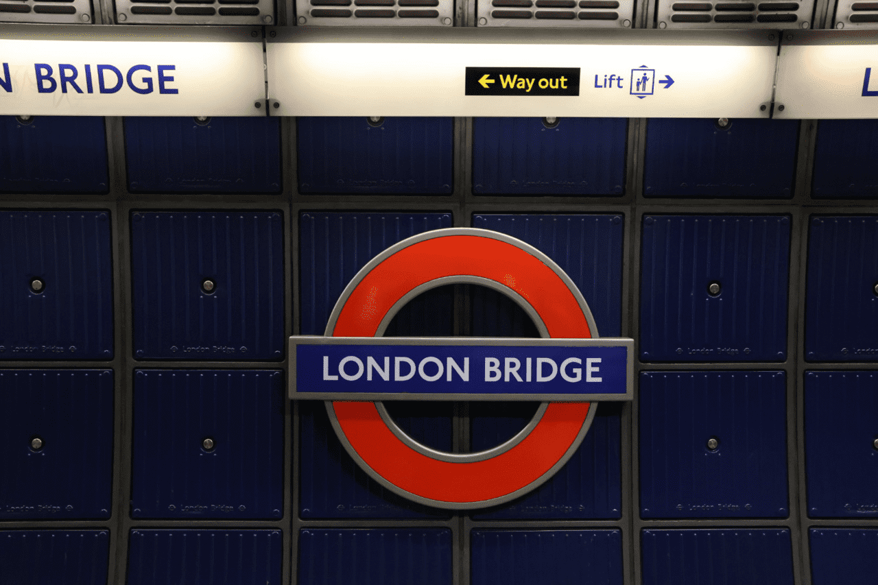 愛すべきフランス・デザイン「知る人ぞ知るイギリス名物、ロンドン地下鉄のTFLモケットの魅力」