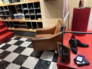 退屈日記「古き良き時代のパッサージュを歩き、靴を修理に出した、ハイカラ父ちゃん」
