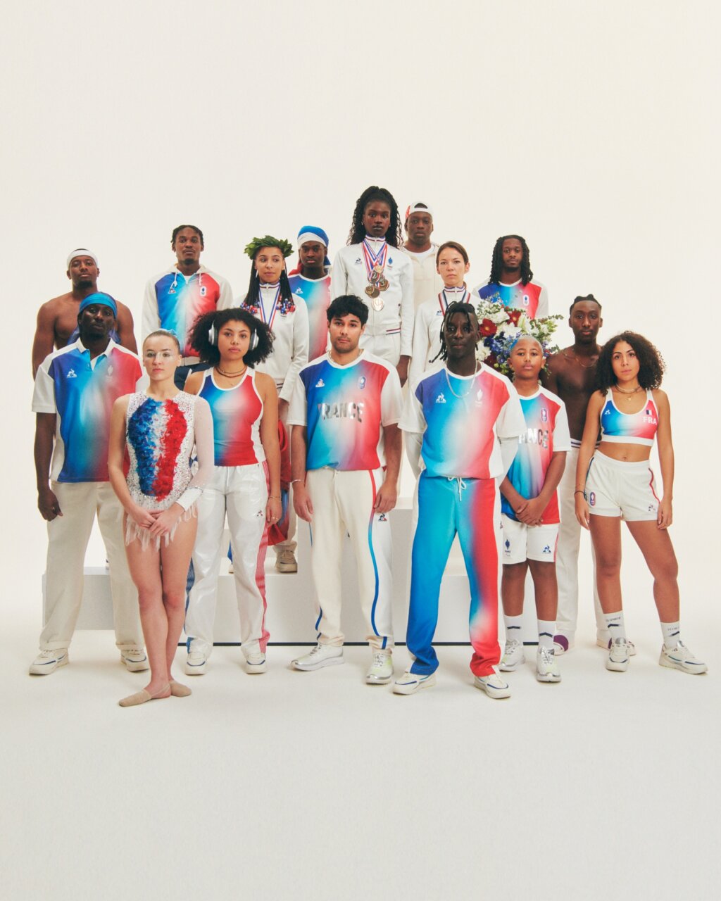 パリ最新情報「パリ五輪、フランス選手団の競技衣装は、三色のグラデーションが鮮やかに」