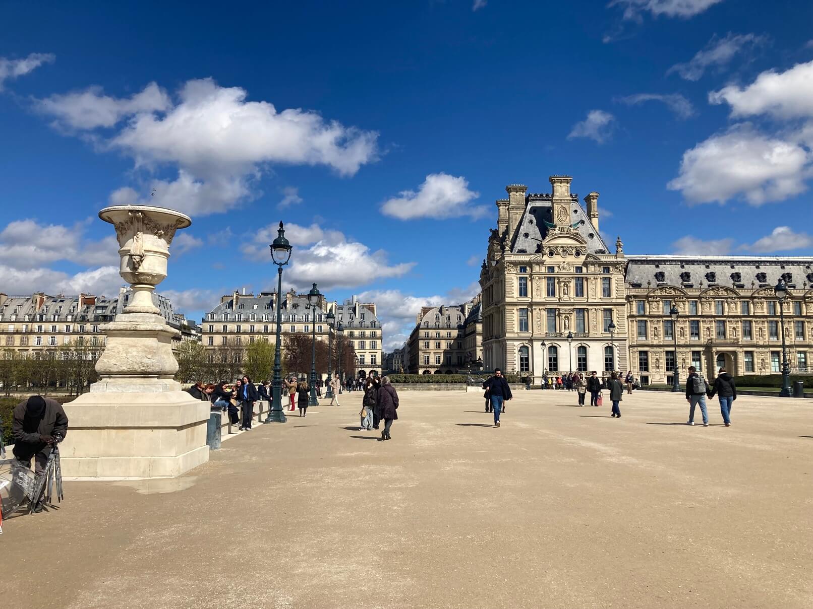 パリ最新情報「パリ五輪の聖火台、中心部のチュイルリー公園、ルーブル美術館近くに設置へ」