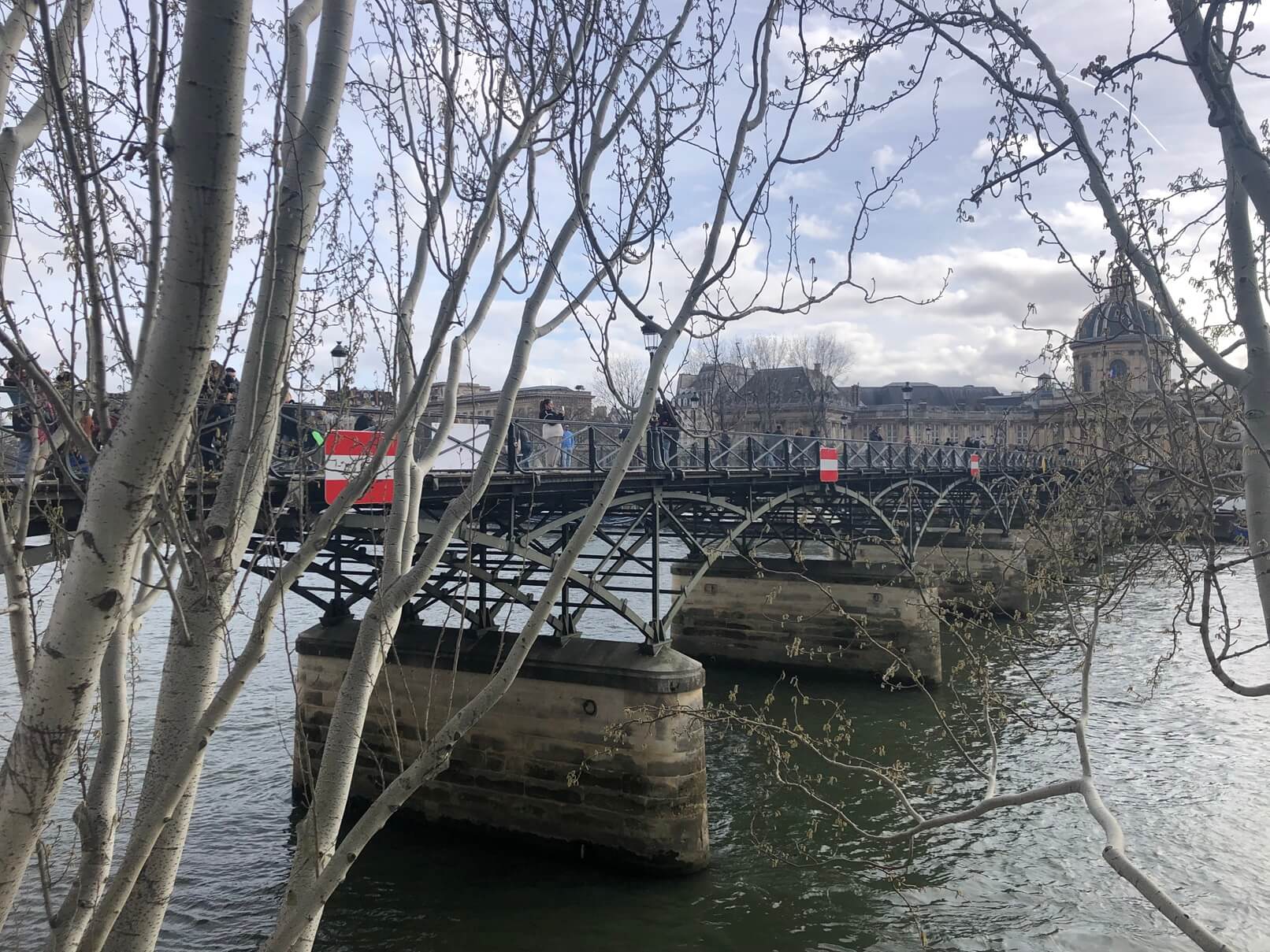 パリ最新情報「パリのセーヌ川、大統領も市長も“泳ぐ”と表明、五輪の直前に」