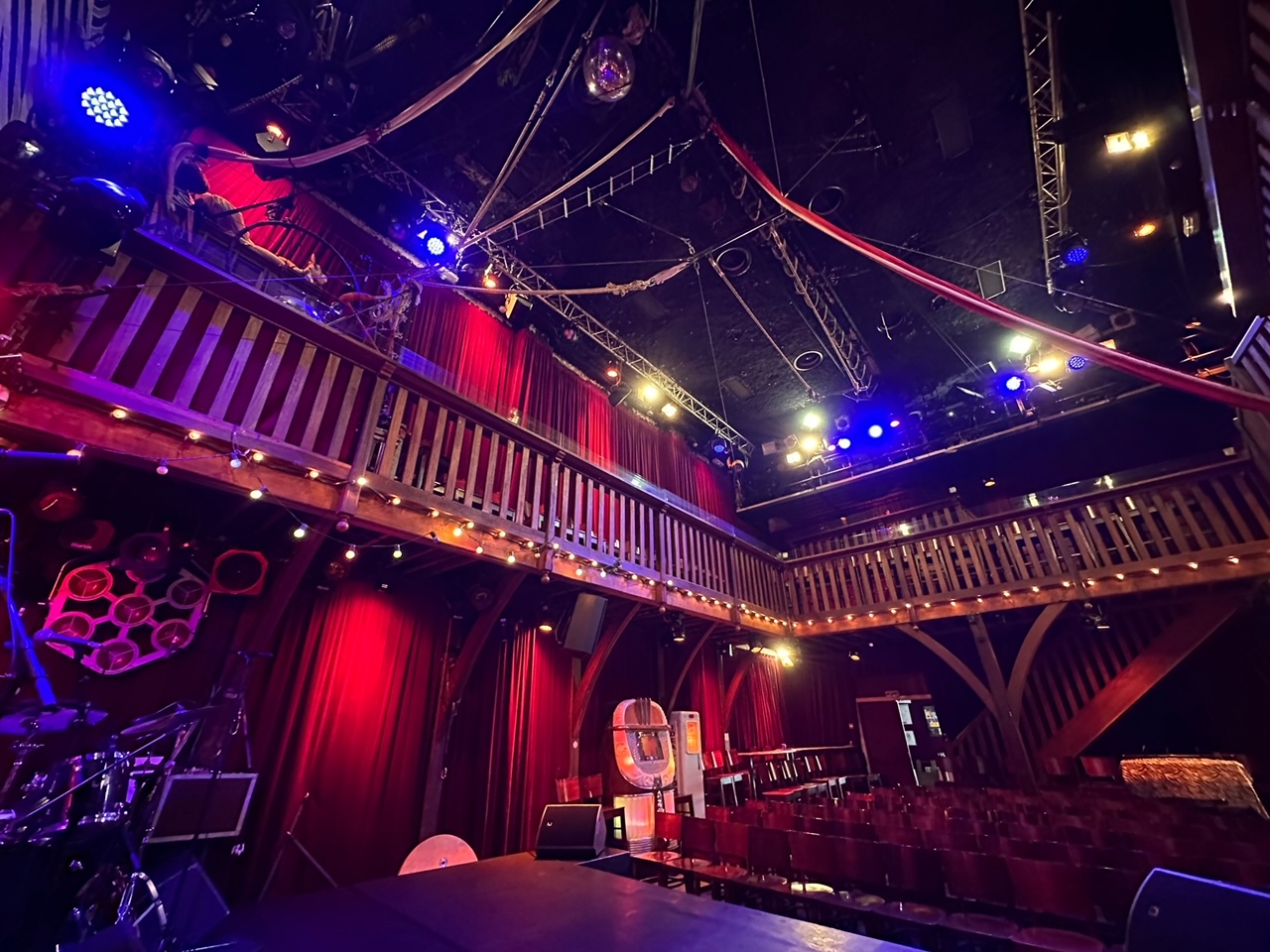 滞仏日記「オランピア劇場から一年、熱血ドラマ再び。死ぬまで生きる男、当たり前だ」 Design Stories