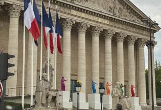 滞仏日記「パリで個展をやりたい父ちゃんは、雨の中、アポなし画廊巡りをしたのだった。熱血～」