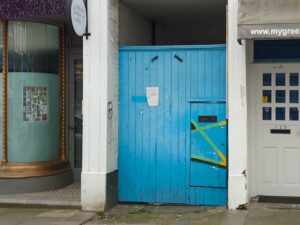 London Music Life「青い牛舎の扉の先にあるのは・・・レコーディングスタジオ」