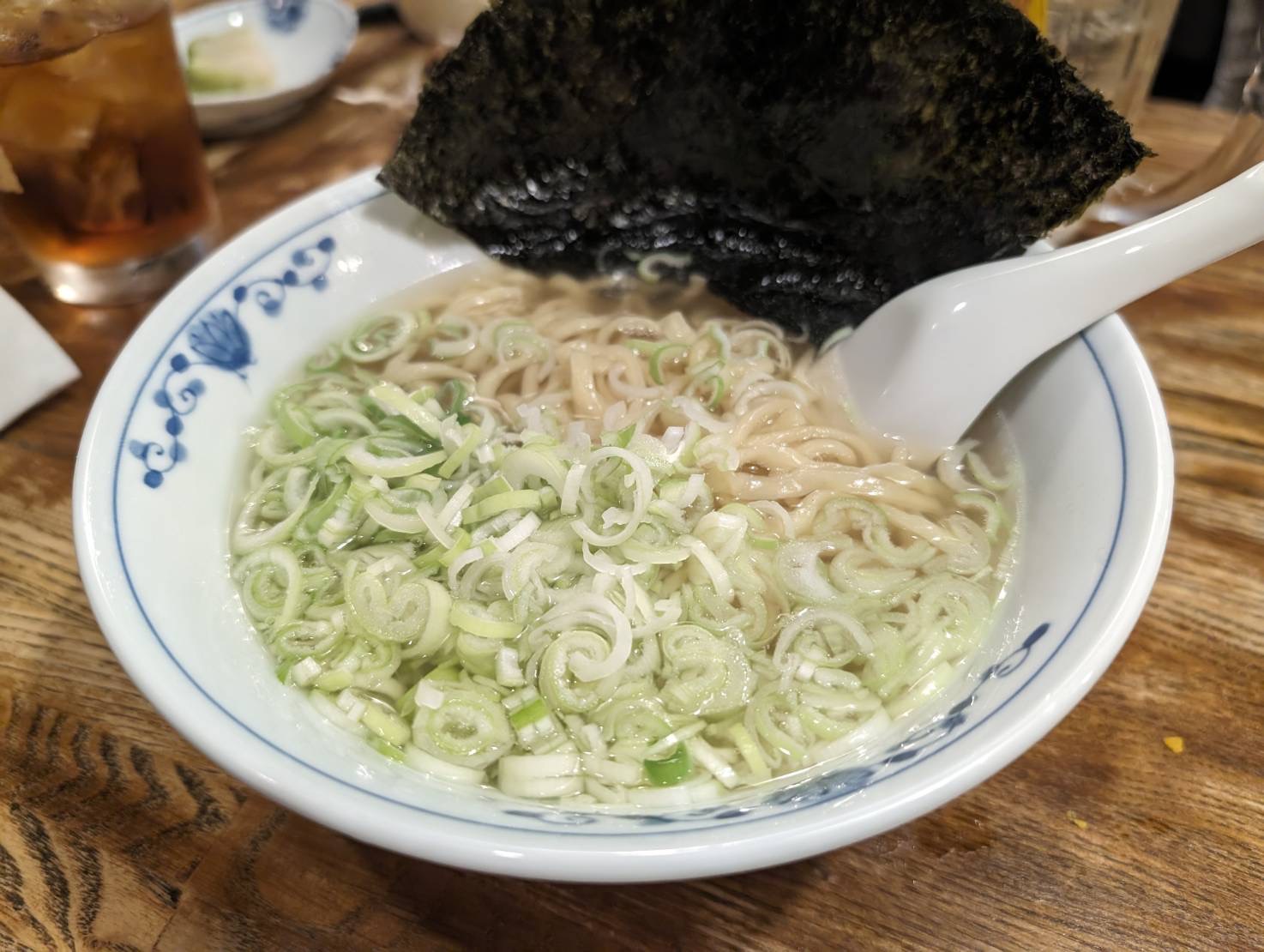 滞日日記「東京最後の夜、引退ライブを支えたいと申し出た若者たちと飲んだ」