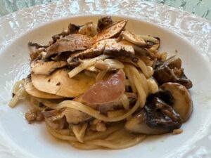 父ちゃんの料理教室日記「パリを離れる前に、腹ごしらえ飯、を作った。いってきまーす」