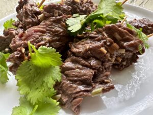 仏飯日記「朝から不愉快な差別を受けたが、気分を変え、最高にうまい牛肉のブロシェットを作る」