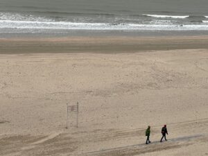 フランスごはん日記「窓をあけ、穏やかなノルマンディの海を眺めながら」