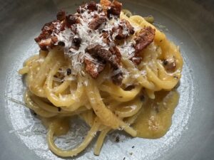 フランスごはん日記「食欲のない時にこそ、イタリアのカルボナーラ！