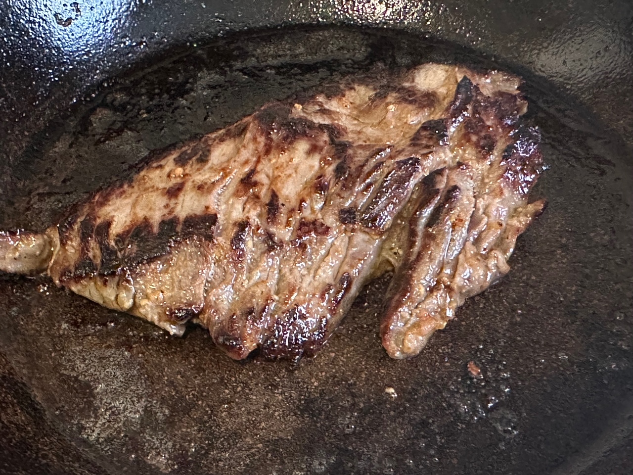 辛みネギ塩だれで食べる牛さがり、昼さがりが幸せになった