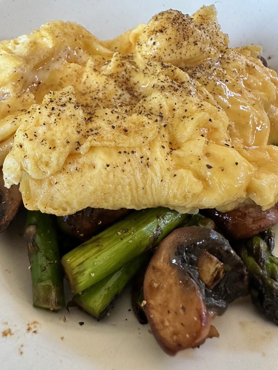 普段着の料理、ふわふわオムレツ森の野菜焼きプレート！