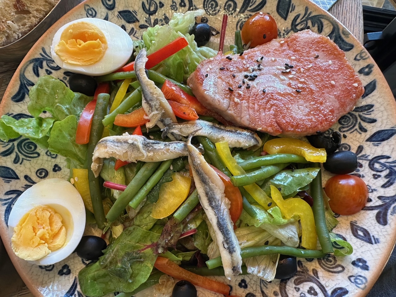 メーデーだから料理は休んでカフェ飯、サラダ・ニソワーズ！