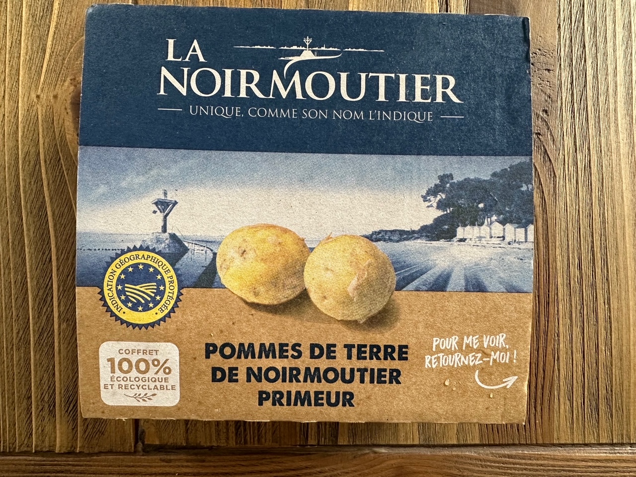 海を見ながらチャールズ夫妻とランデーズサラダでランチ！