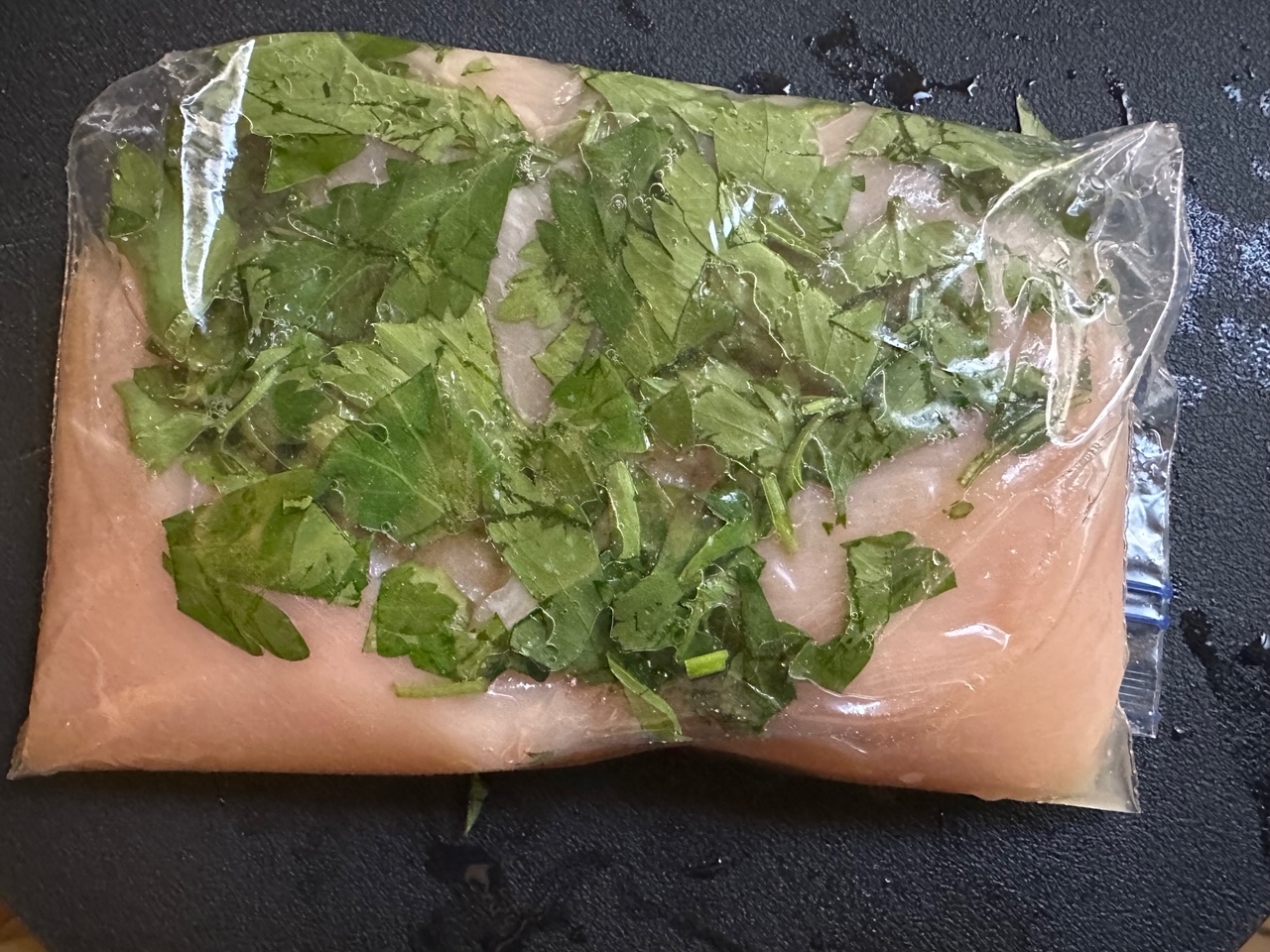 ごはんがすすむ、鶏肉の塩麹炒め＆ギター教室もスタート。