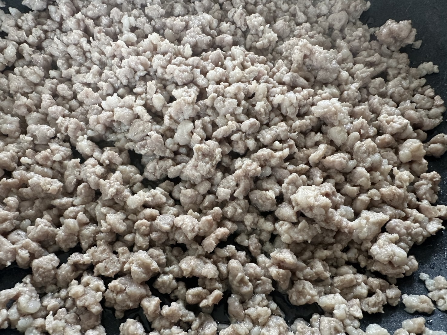 猛暑に優しい、タイ風豚ひき肉とハーブのサラダ