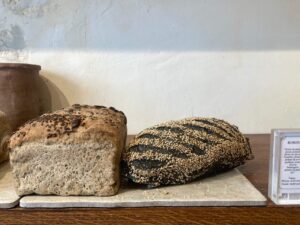 パリ最新情報「パリで広がるやさしい味、植物性パンとパティスリーの今」