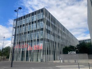 パリ・アート情報「シャネル「Le 19M」へ。パリの新しいアート体験スポット！」