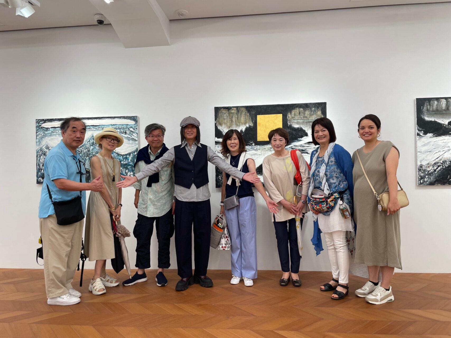 日本で夏の個展がスタートしました。えいえいおー。