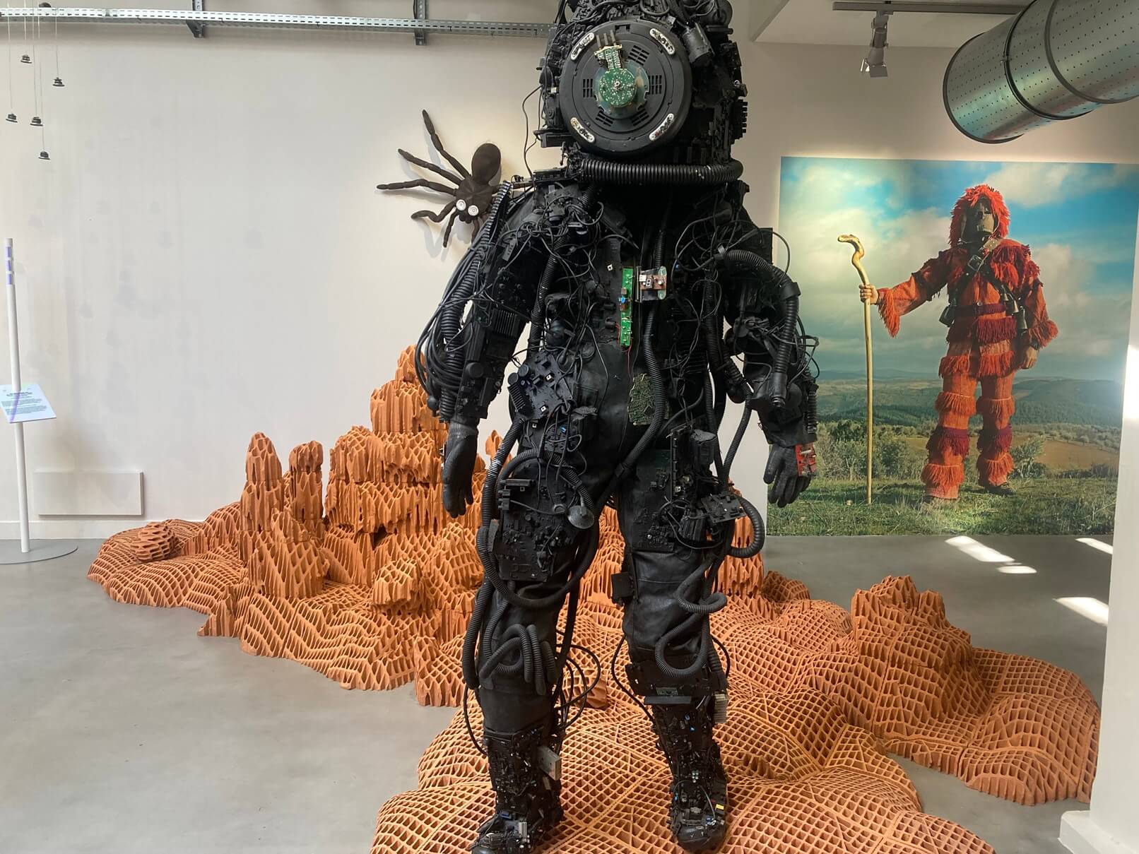 パリ・アート情報「マレ地区の隠れ家アート空間へ。文化が日常にある、パリ流アートセンター」