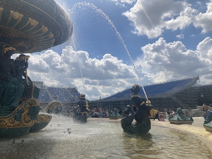 夏、パリの噴水アートを探して