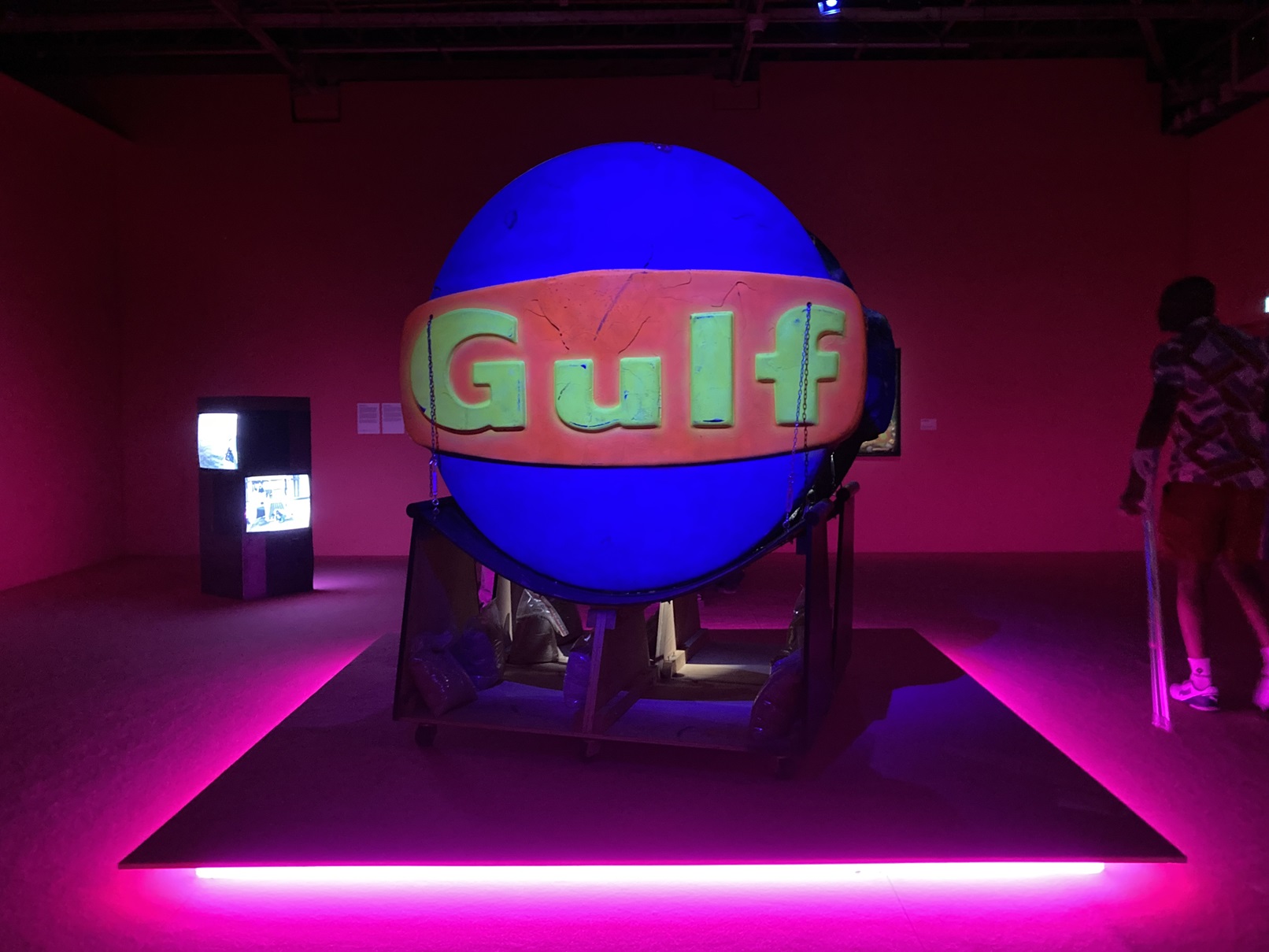 パリ・アート情報「現代アートってこんなに面白い。パレ・ド・トーキョー、夜の特別開館へ」