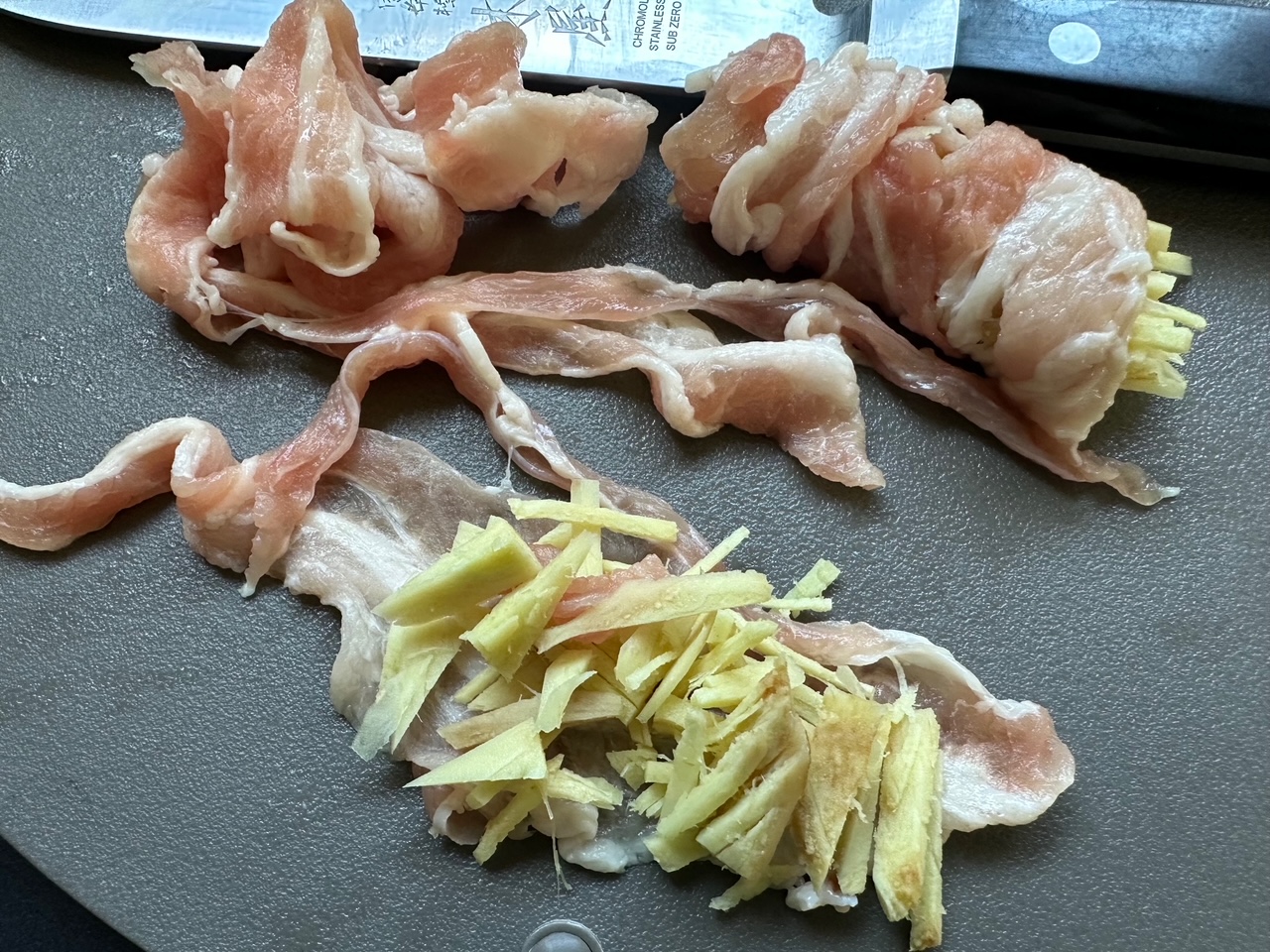 今日の献立、豚肉の生姜巻き