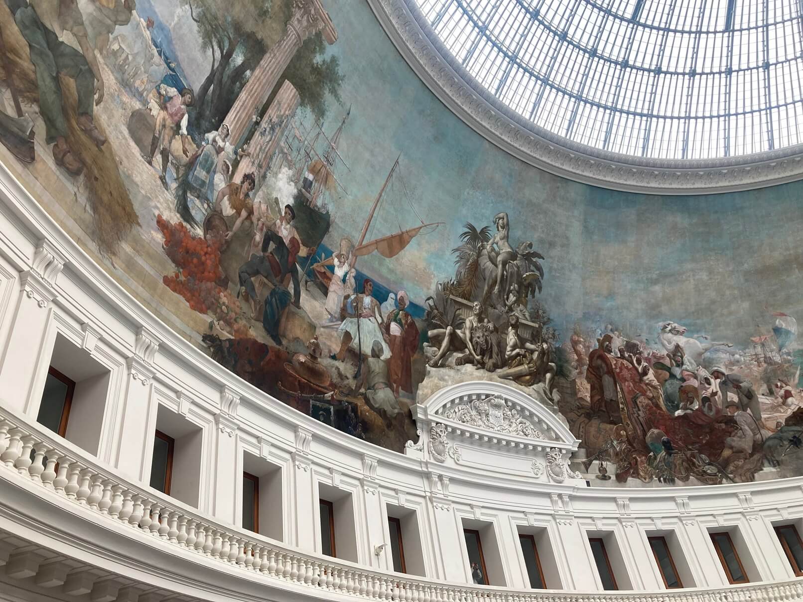 パリ・アート情報「パリの中心に生まれた現代アートの聖地『ブルス・ド・コメルス』を訪ねて」