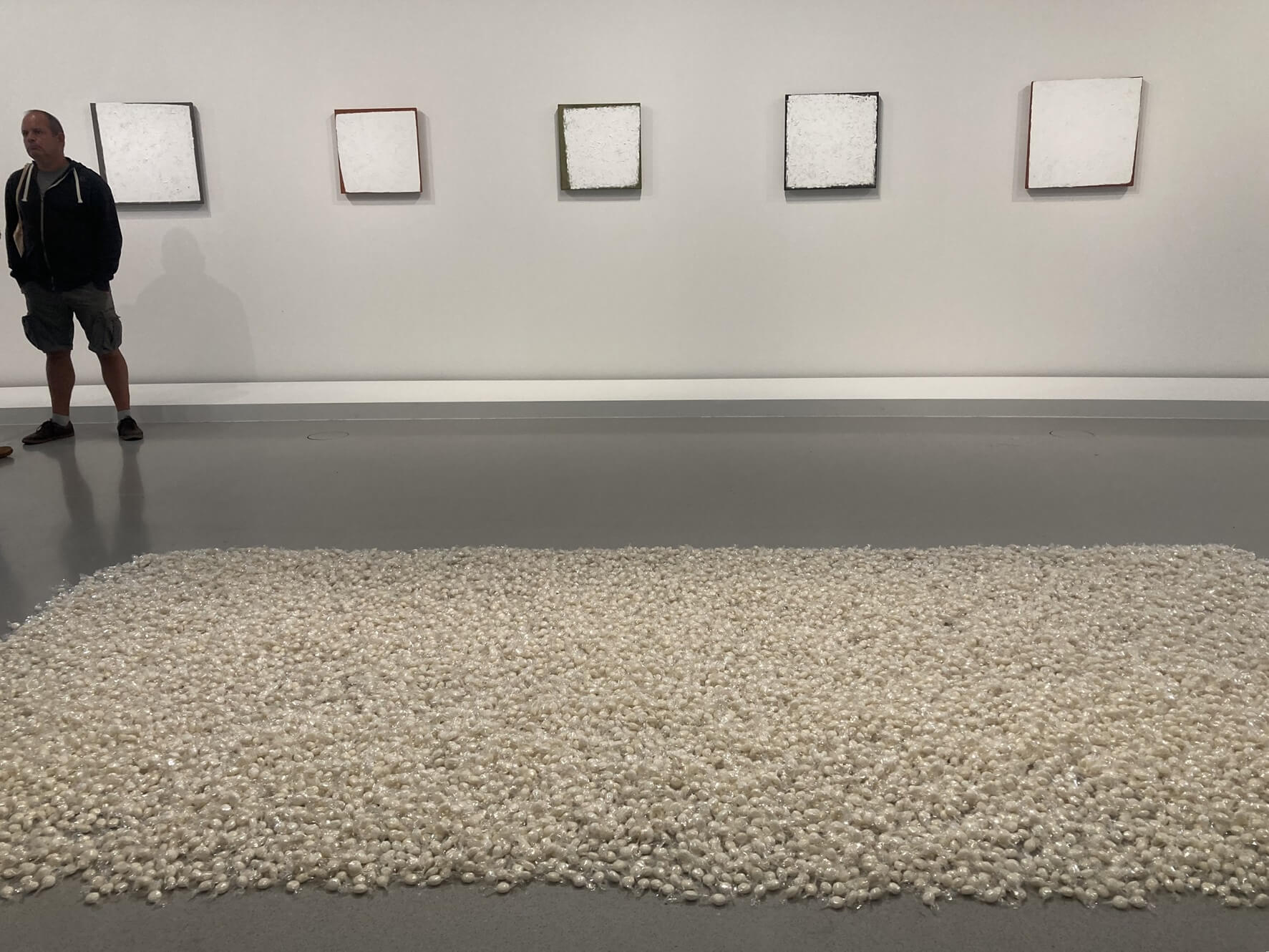 パリ・アート情報「パリの中心に生まれた現代アートの聖地『ブルス・ド・コメルス』を訪ねて」