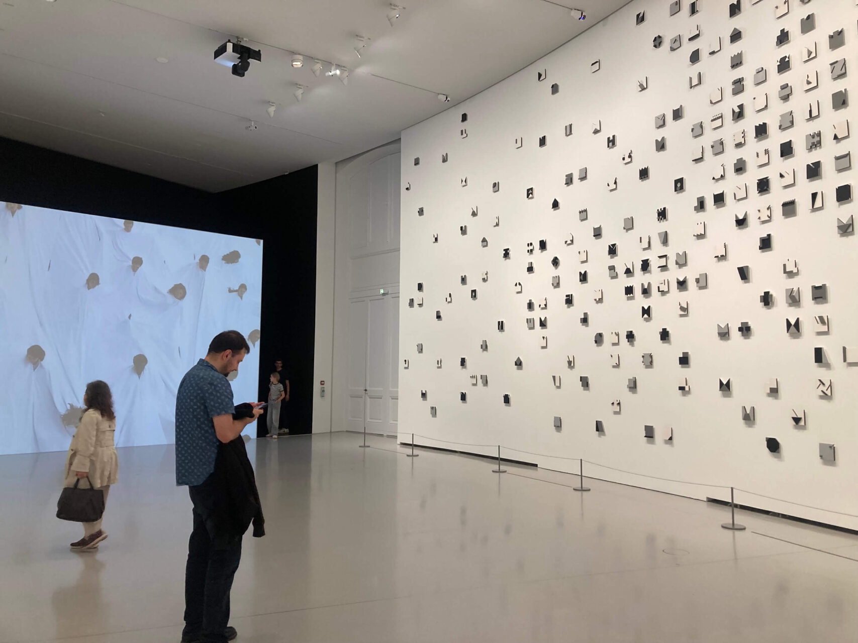 パリ・アート情報「パリの中心に生まれた現代アートの聖地『ブルス・ド・コメルス』を訪ねて」