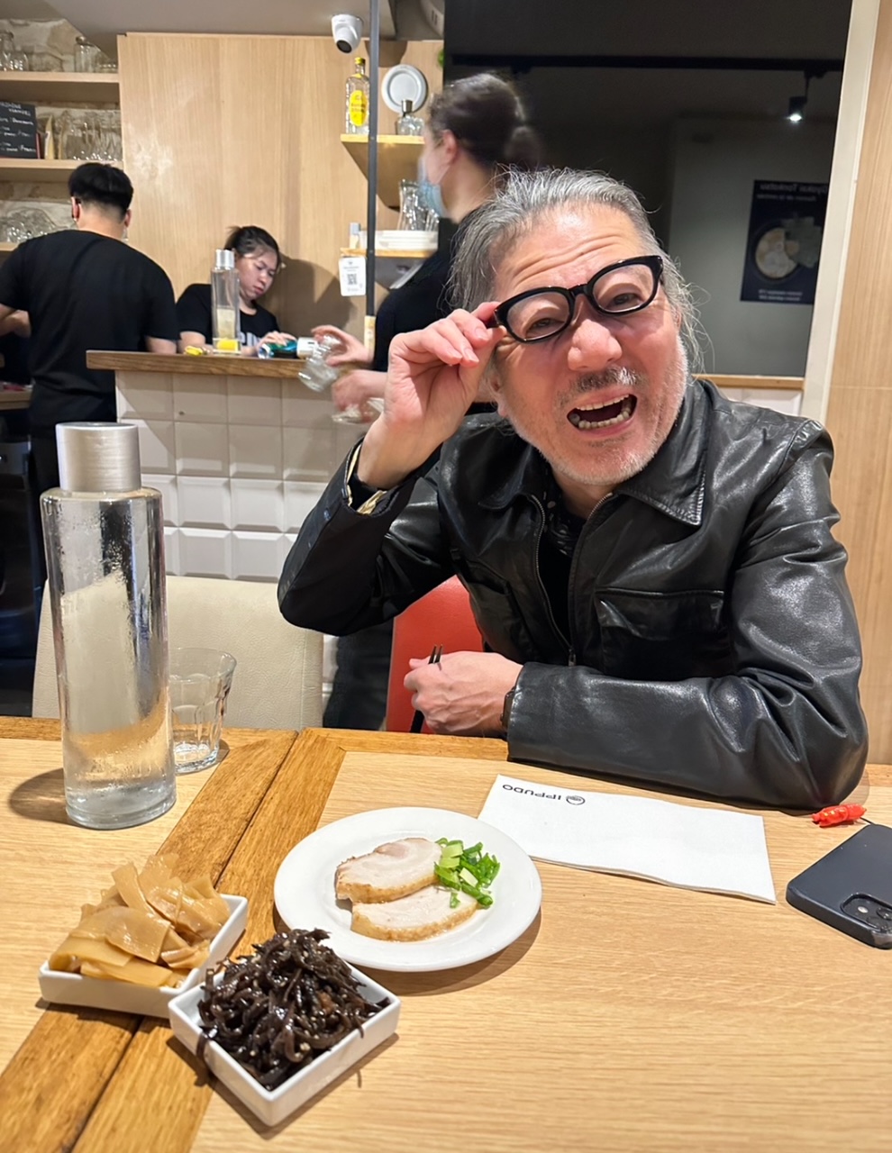 男たちの晩夏、パリ居酒屋日記(1)