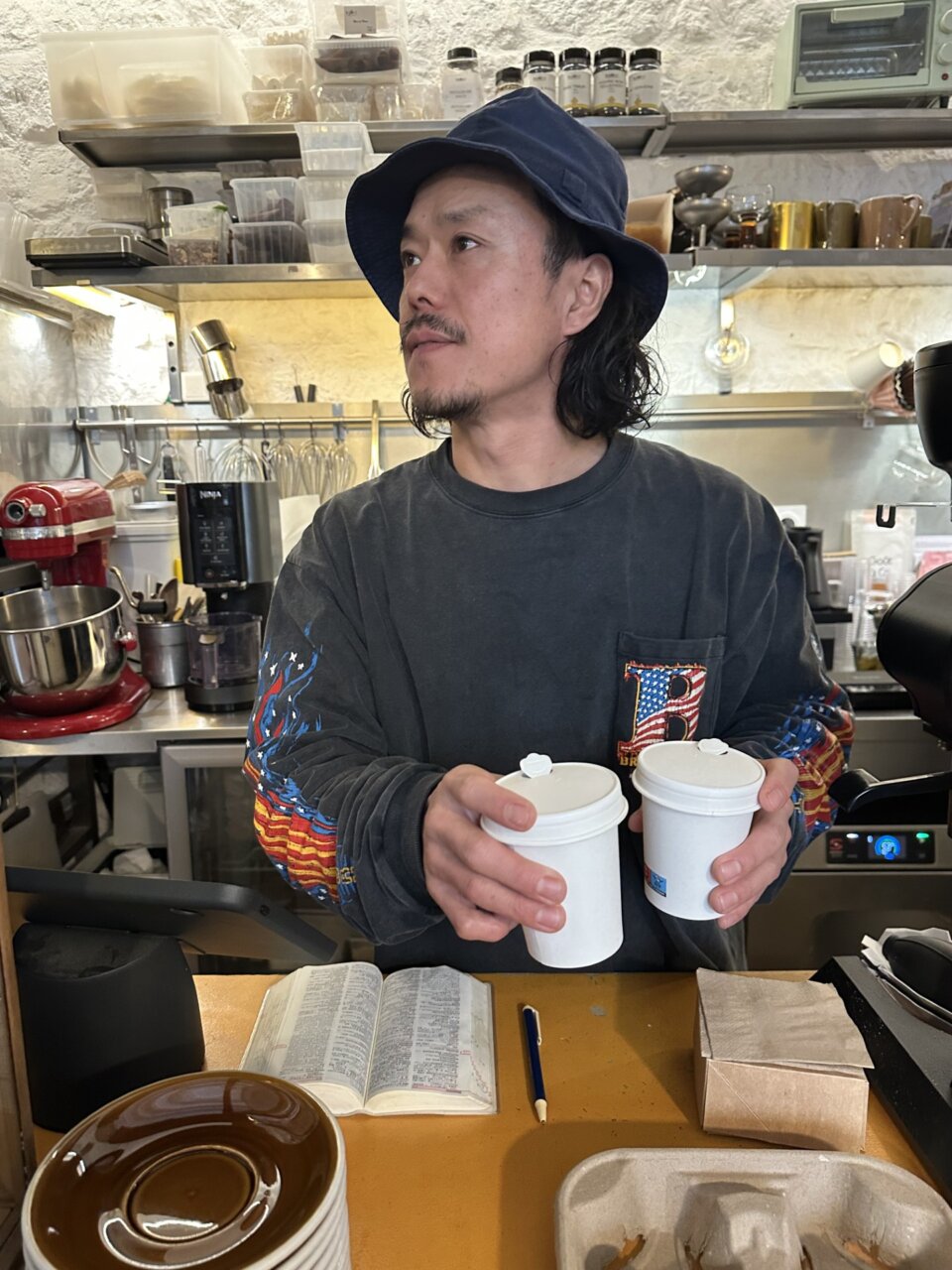 父ちゃん、パリ個展日記（個展会場で小説を書く）