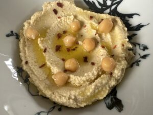 何食べているの~、父ちゃんのノルマンディ飯(フムス)