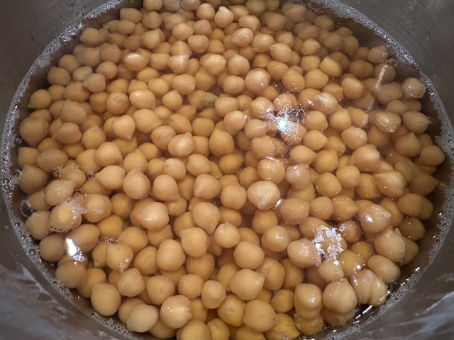 何食べているの～、父ちゃんのノルマンディ飯（フムス）