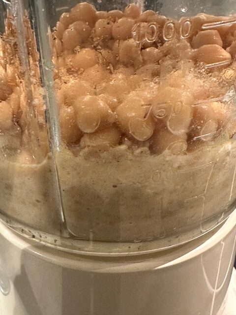 何食べているの～、父ちゃんのノルマンディ飯（フムス）