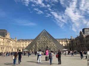 パリ・アート情報「ルーブル美術館で史上最大級の強盗事件、王室コレクションが標的に」