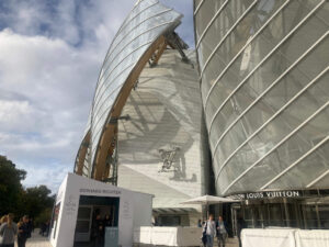 パリ・アート情報「フォンダシオン・ルイ・ヴィトンで現代アート巨匠の大回顧展がスタート」