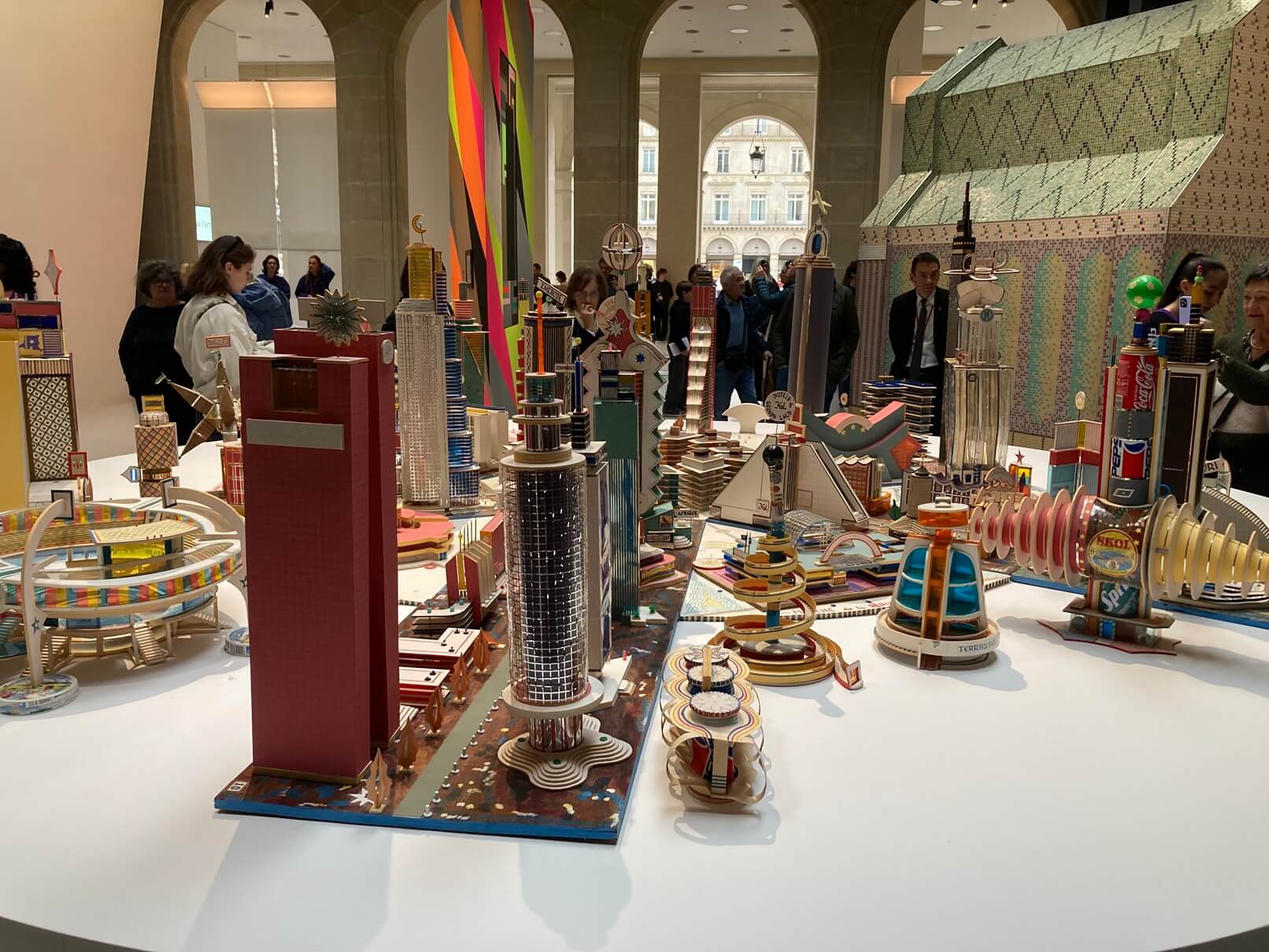 パリ・アート情報「パリのカルティエ財団現代美術館、リニューアルレポート！」