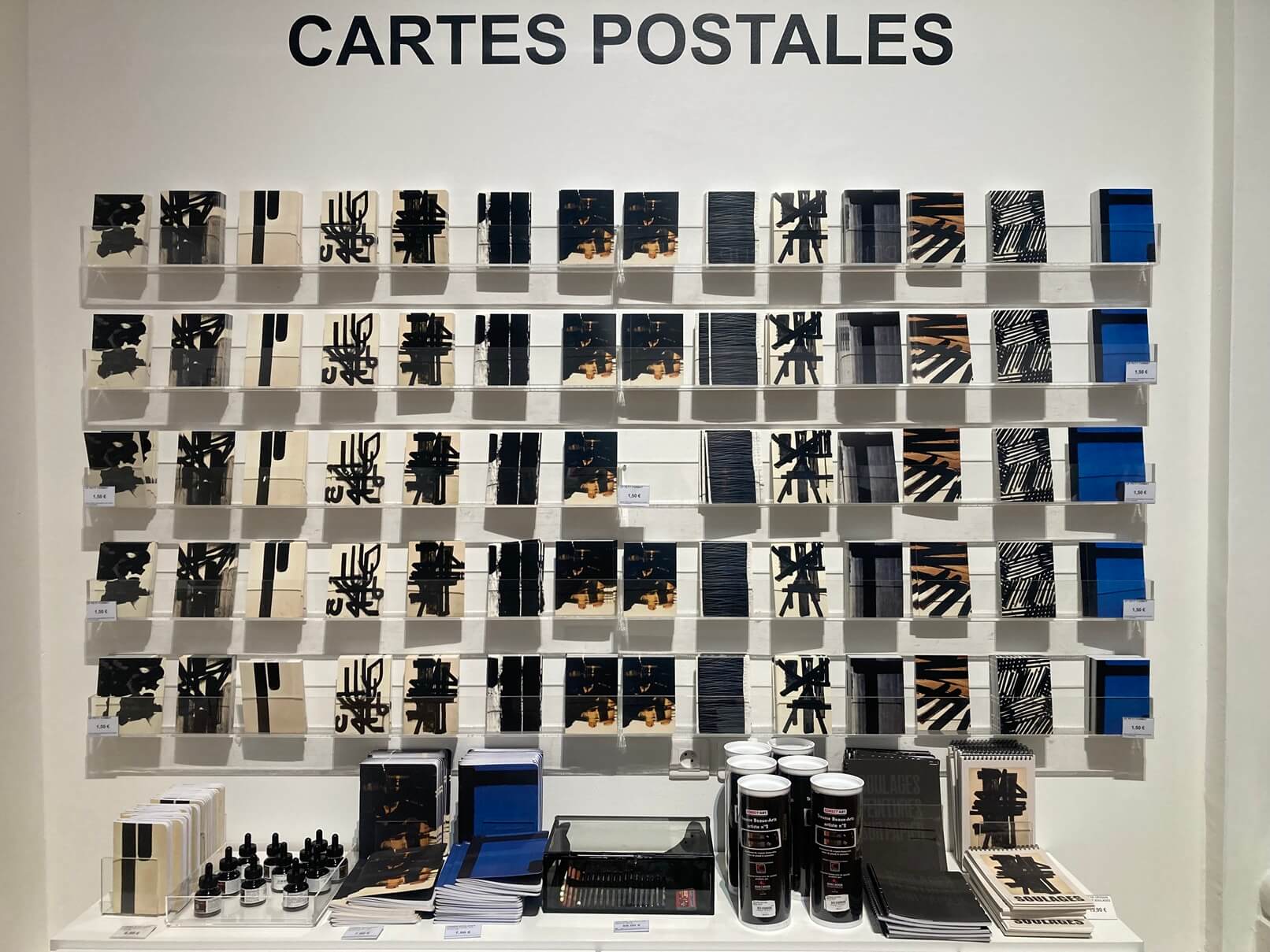 パリ・アート情報「リュクサンブール美術館で現代アートを。“黒”に光る企画展が開催中」