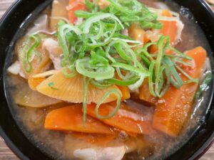 何食べているの～、父ちゃんのパリ飯（豚汁うどん）