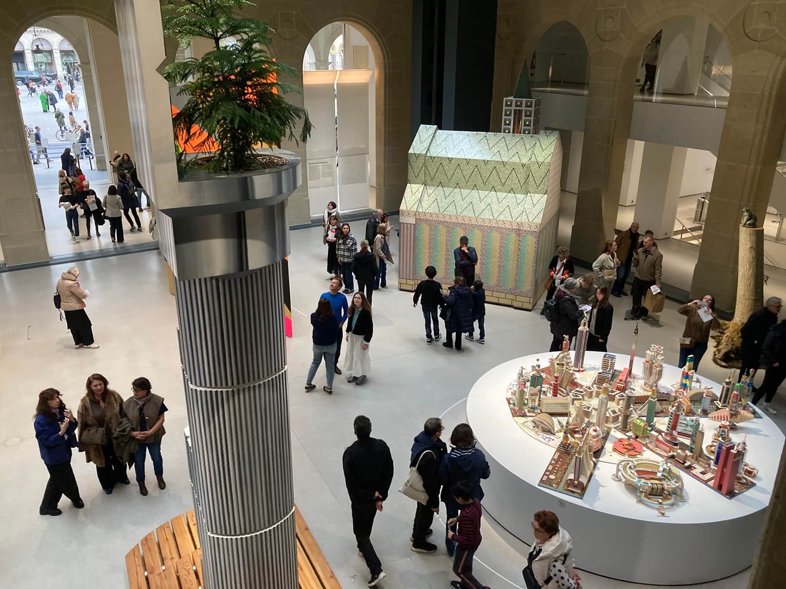 パリ・アート情報「パリのカルティエ財団現代美術館、リニューアルレポート！」