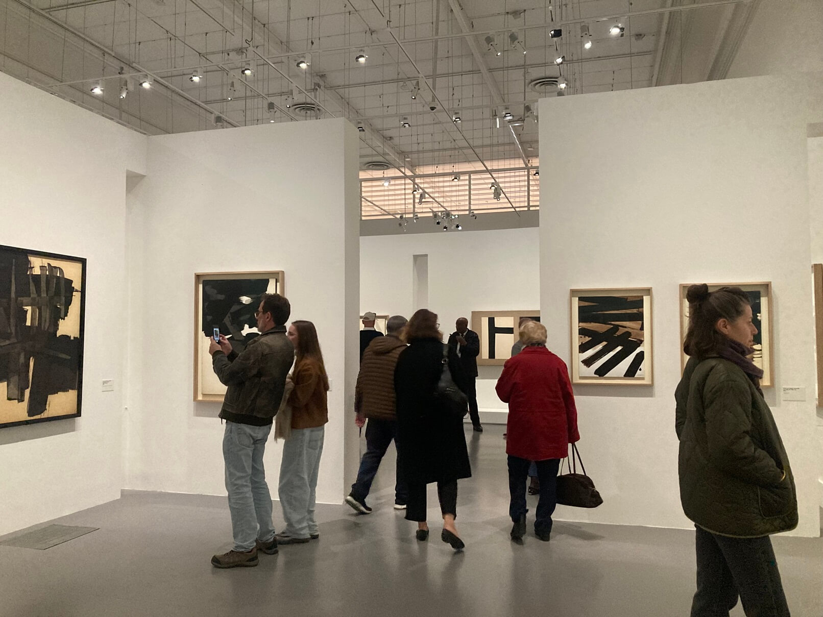 パリ・アート情報「リュクサンブール美術館で現代アートを。“黒”に光る企画展が開催中」