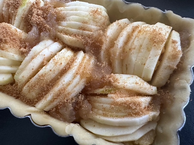 何食べているの~、父ちゃんのノルマンディ飯(タルト・ノルマンド)