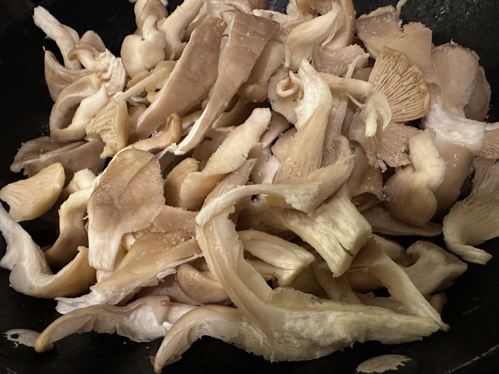 何食べているの~、父ちゃんのパリ飯(茸ご飯)