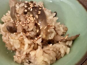 何食べているの～、父ちゃんのパリ飯（茸ご飯）