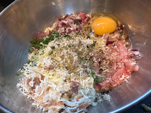 今日の献立、香ばしい焼きシューファルシ。