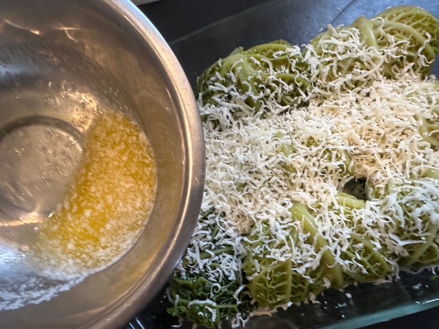 今日の献立、香ばしい焼きシューファルシ。