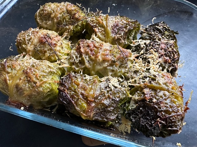 今日の献立、香ばしい焼きシューファルシ。